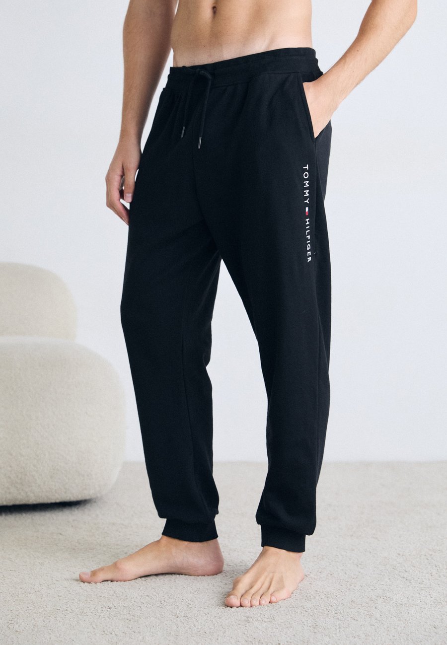 Пижамные брюки Tommy Hilfiger ORIGINAL TRACK PANT, Black
Пижамные брюки Tommy Hilfiger ORIGINAL TRACK PANT, Black