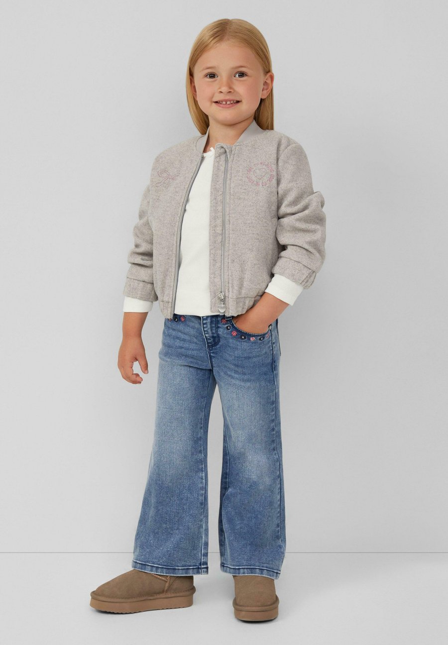 Топ s.Oliver AVEC DÉTAIL DE NŒUD, Creme/Off-White
Топ s.Oliver AVEC DÉTAIL DE NŒUD, Creme/Off-White