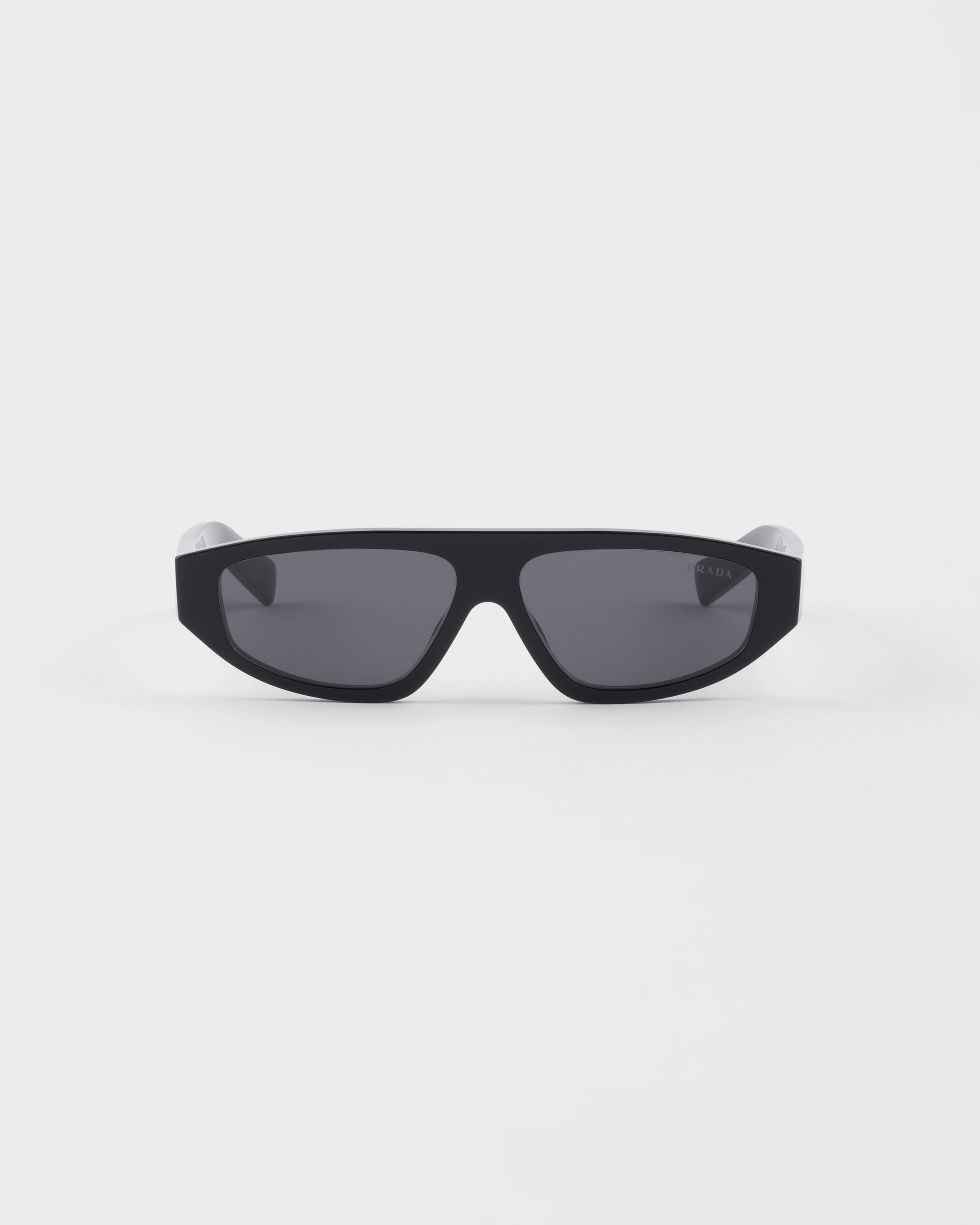 Солнцезащитные очки из коллекции Prada Eyewear Prada, сланцево-серые линзы
Солнцезащитные очки из коллекции Prada Eyewear Prada, сланцево-серые линзы