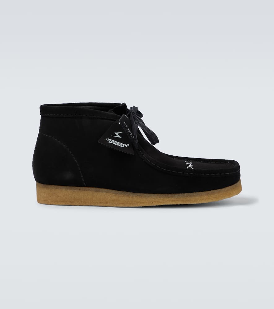 Ботинки Undercover Wallabee из замши Clarks Originals, Black
Ботинки Undercover Wallabee из замши Clarks Originals, Black