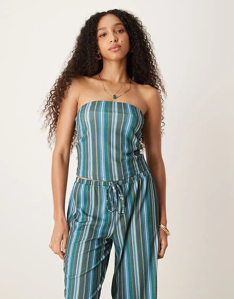 Топ-бандо с текстурированной полоской ASOS DESIGN цвета «бирюза»
Топ-бандо с текстурированной полоской ASOS DESIGN цвета «бирюза»