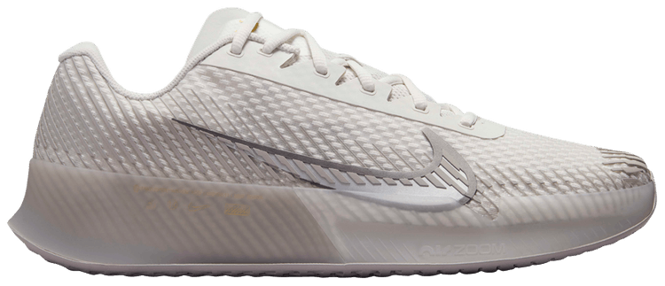 Кроссовки NikeCourt Air Zoom Vapor 11 Premium HC 'Gold Flair Pack', серый
Кроссовки NikeCourt Air Zoom Vapor 11 Premium HC 'Gold Flair Pack', серый