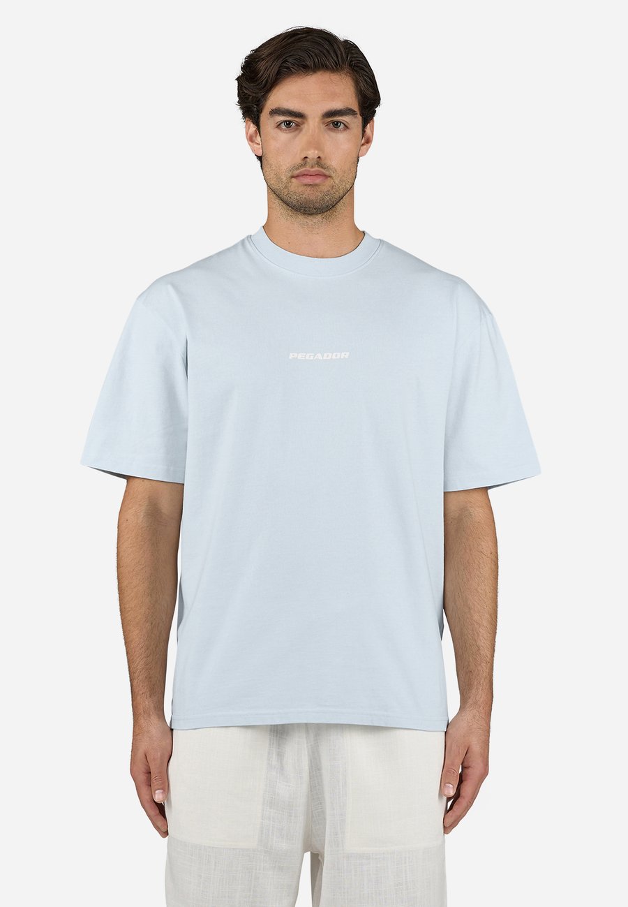 Футболка Pegador COLNE LOGO TEE, Washed Dream Blue/White/Light Blue, Белый, Футболка Pegador COLNE LOGO TEE, Washed Dream Blue/White/Light Blue
Футболка Pegador COLNE LOGO TEE, Washed Dream Blue/White/Light Blue, Белый, Футболка Pegador COLNE LOGO TEE, Washed Dream Blue/White/Light Blue