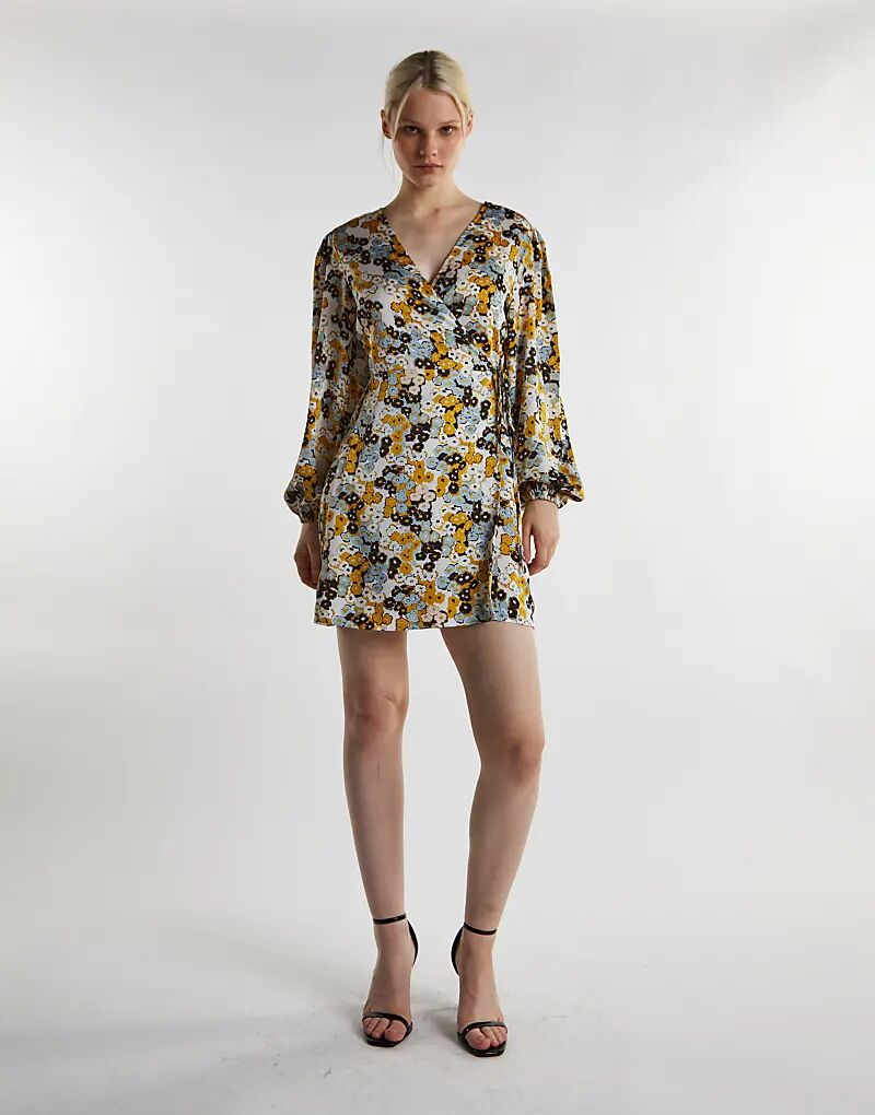 Glamorous мини-платье с запахом спереди в горчичном цветочном стиле
Glamorous мини-платье с запахом спереди в горчичном цветочном стиле