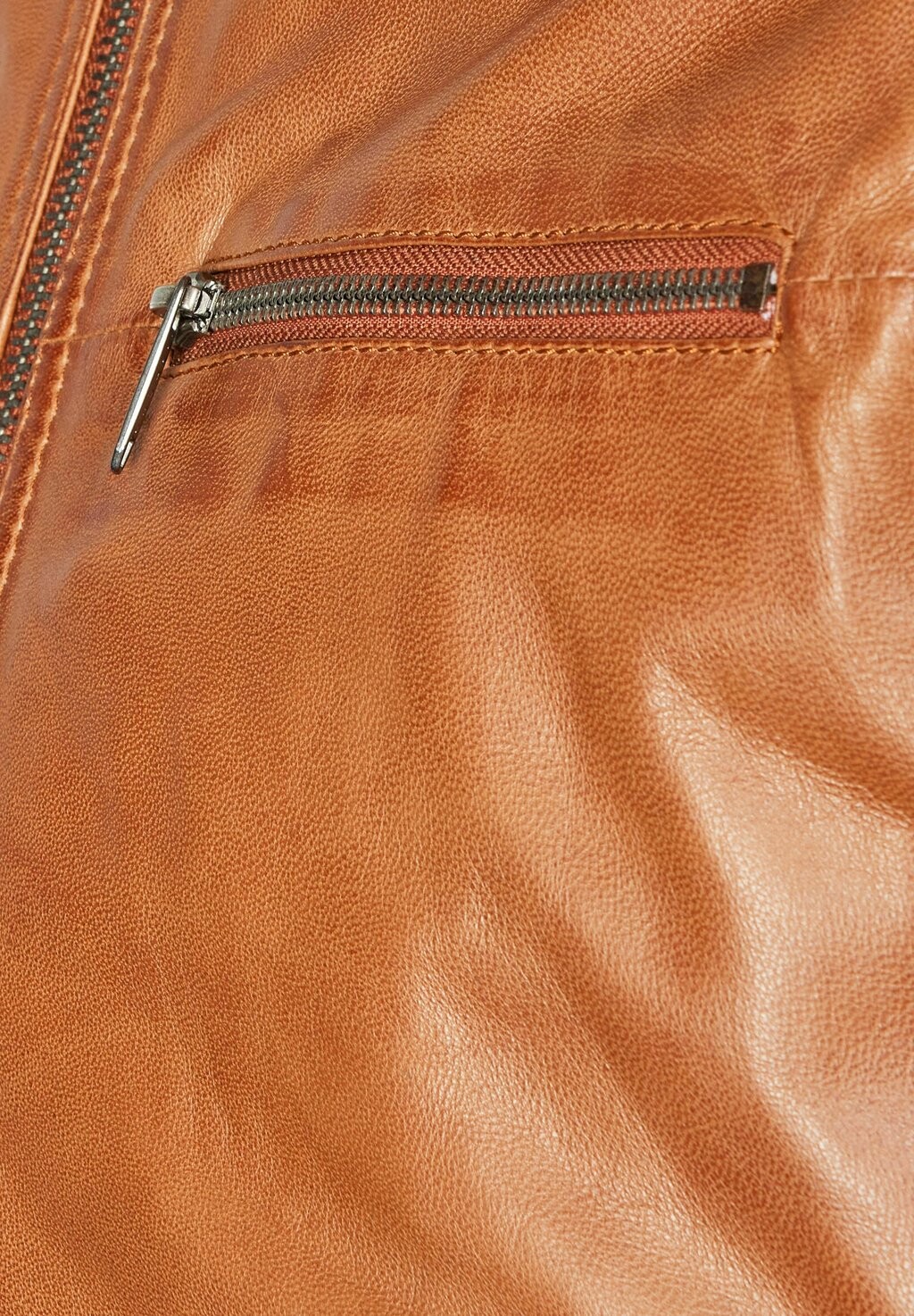 Кожаная куртка BUSASCHA bugatti, цвет Cognac
Кожаная куртка BUSASCHA bugatti, цвет Cognac