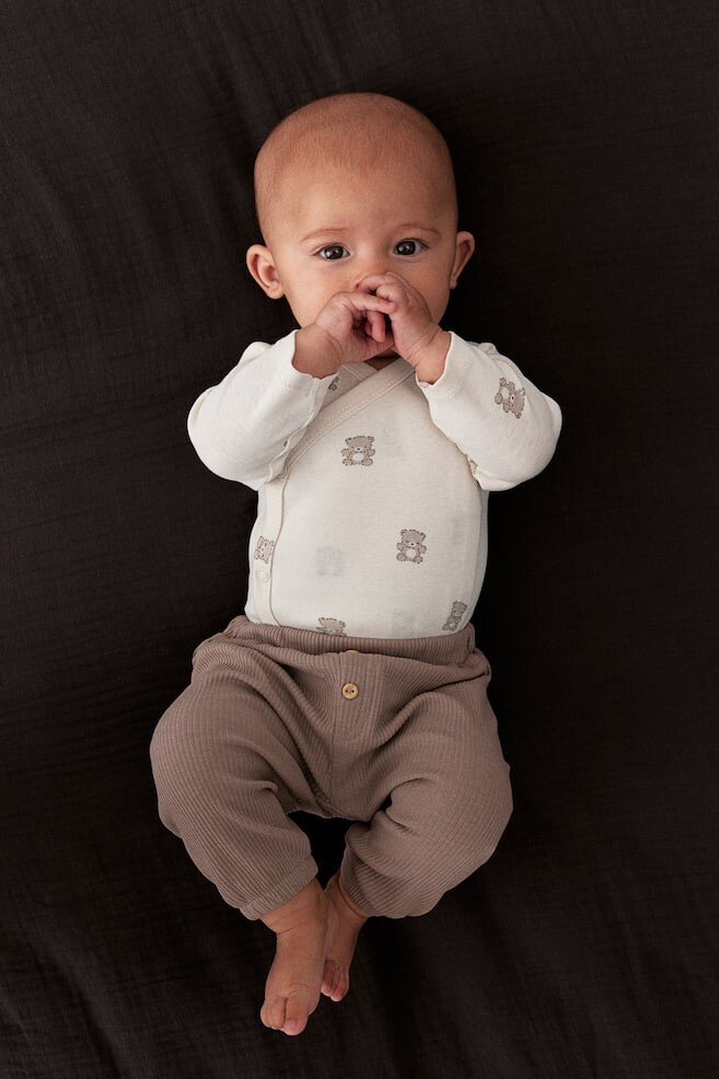 В упаковке 3 боди с запахом H&M, бежевый
В упаковке 3 боди с запахом H&M, бежевый