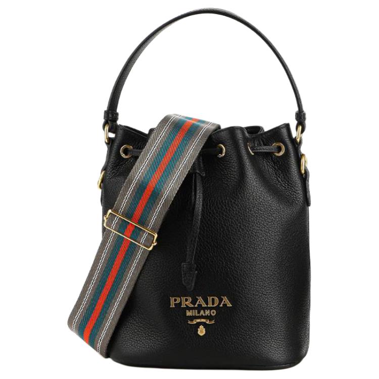 PRADA Кожаная ведерка через плечо женская черная
PRADA Кожаная ведерка через плечо женская черная