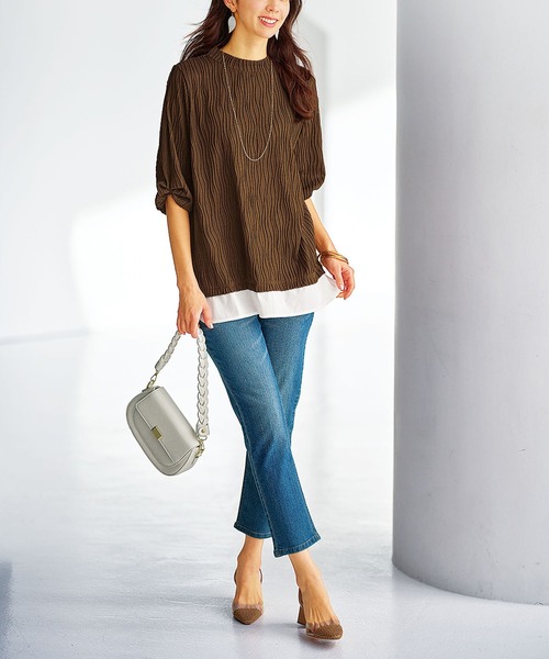 Футболка женская из жаккардовой ткани с волнообразным узором и декоративной вставкой по низу BELLUNA PLUS, коричневый
Футболка женская из жаккардовой ткани с волнообразным узором и декоративной вставкой по низу BELLUNA PLUS, коричневый