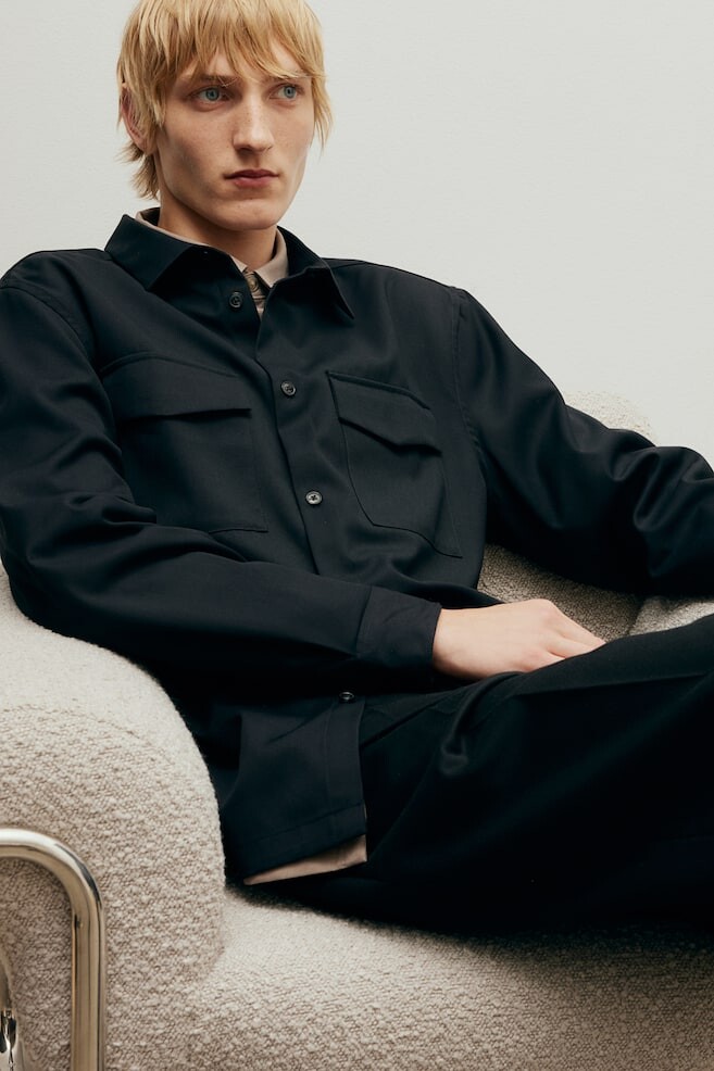 Практичная рубашка стандартного кроя H&M, черный
Практичная рубашка стандартного кроя H&M, черный