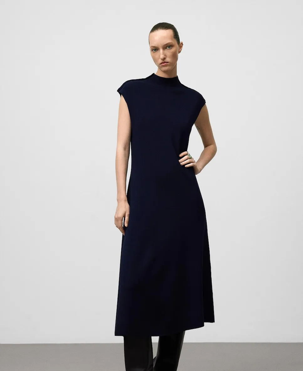 Вязаное платье с воротником-перкинс Adolfo Dominguez, темно-синий
Вязаное платье с воротником-перкинс Adolfo Dominguez, темно-синий