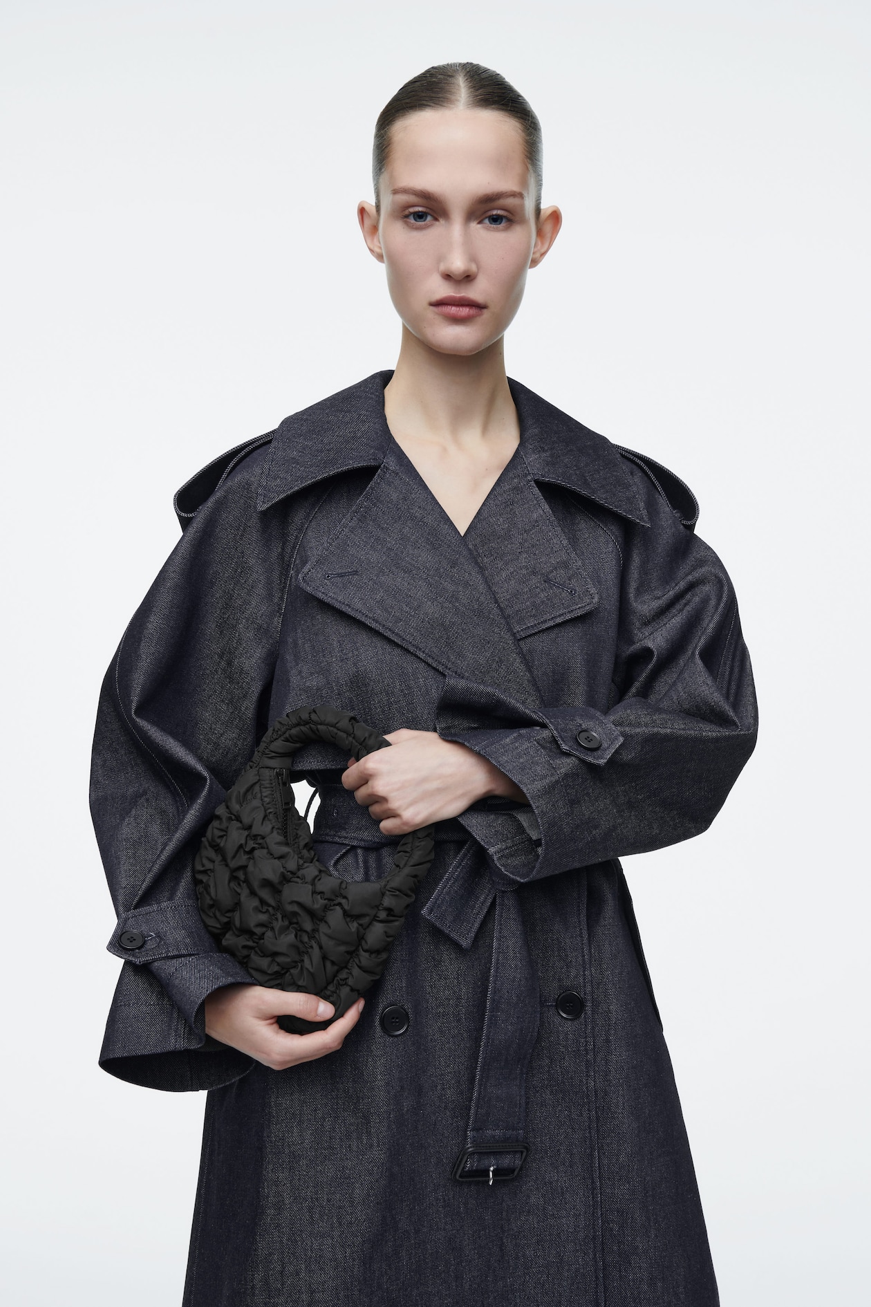 Стеганая микро сумка COS, черный
Стеганая микро сумка COS, черный