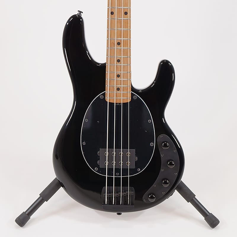 Басс гитара Music Man Sting Ray Special 4-String Electric Bass Guitar - Black with Roasted Maple Neck, Mono Case
Басс гитара Music Man Sting Ray Special 4-String Electric Bass Guitar - Black with Roasted Maple Neck, Mono Case