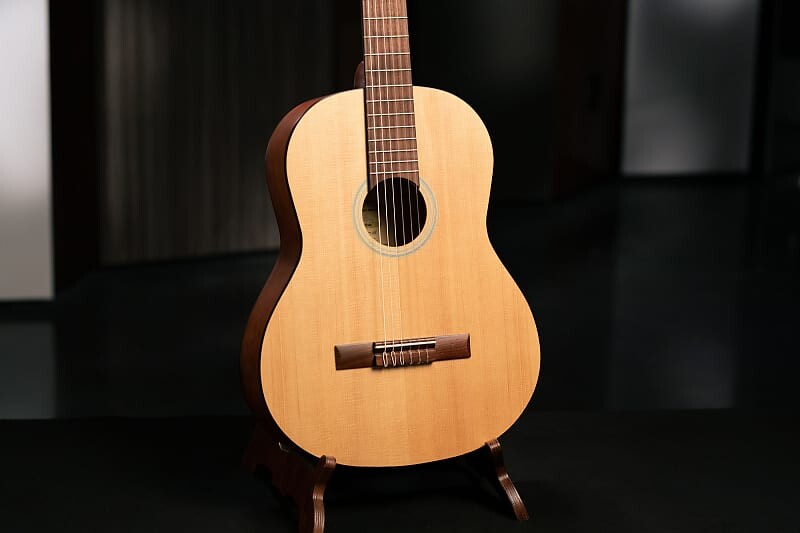Акустическая гитара ORTEGA Classic Guitar
Акустическая гитара ORTEGA Classic Guitar