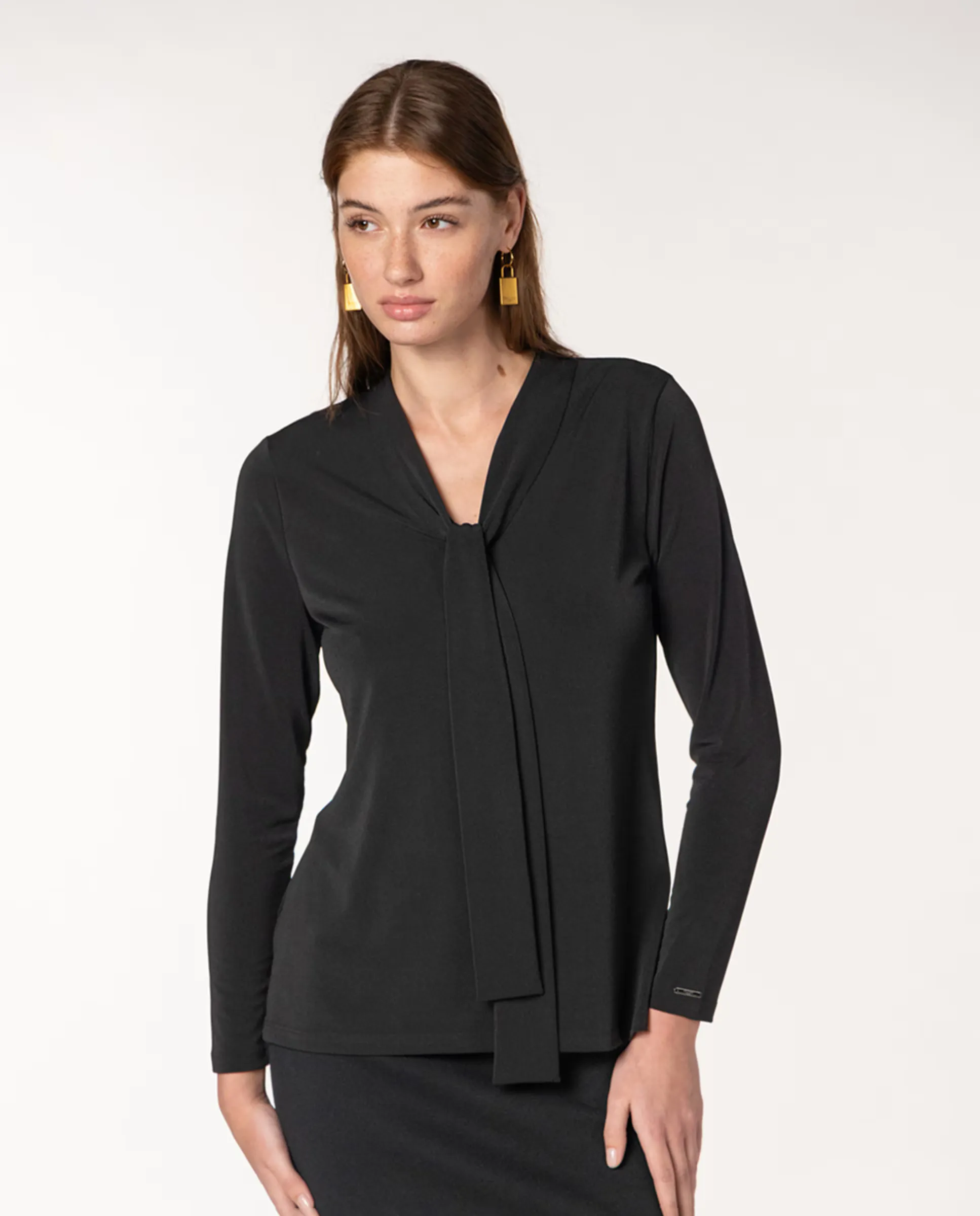 Женская футболка с кружевной вязкой и шнуровкой на вырезе Naulover, черный 
Женская футболка с кружевной вязкой и шнуровкой на вырезе Naulover, черный