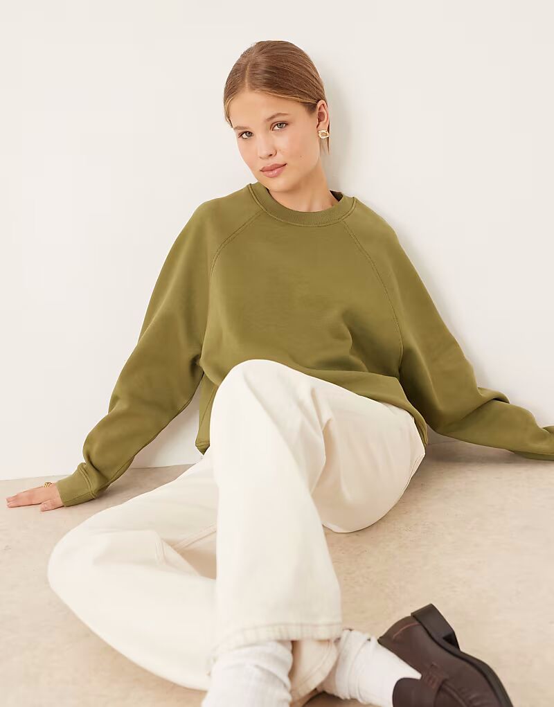 Толстовка свободного кроя с начесом сзади и регланами цвета хаки Asos Design
Толстовка свободного кроя с начесом сзади и регланами цвета хаки Asos Design