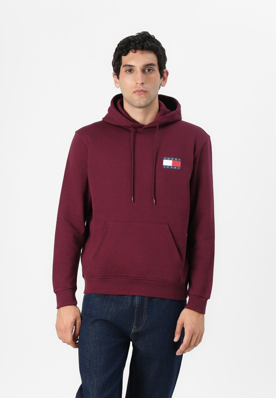 Толстовка Tommy Jeans REG ESSENTIAL FLAG EXT, Red Wine/Bordeaux
Толстовка Tommy Jeans REG ESSENTIAL FLAG EXT, Red Wine/Bordeaux
