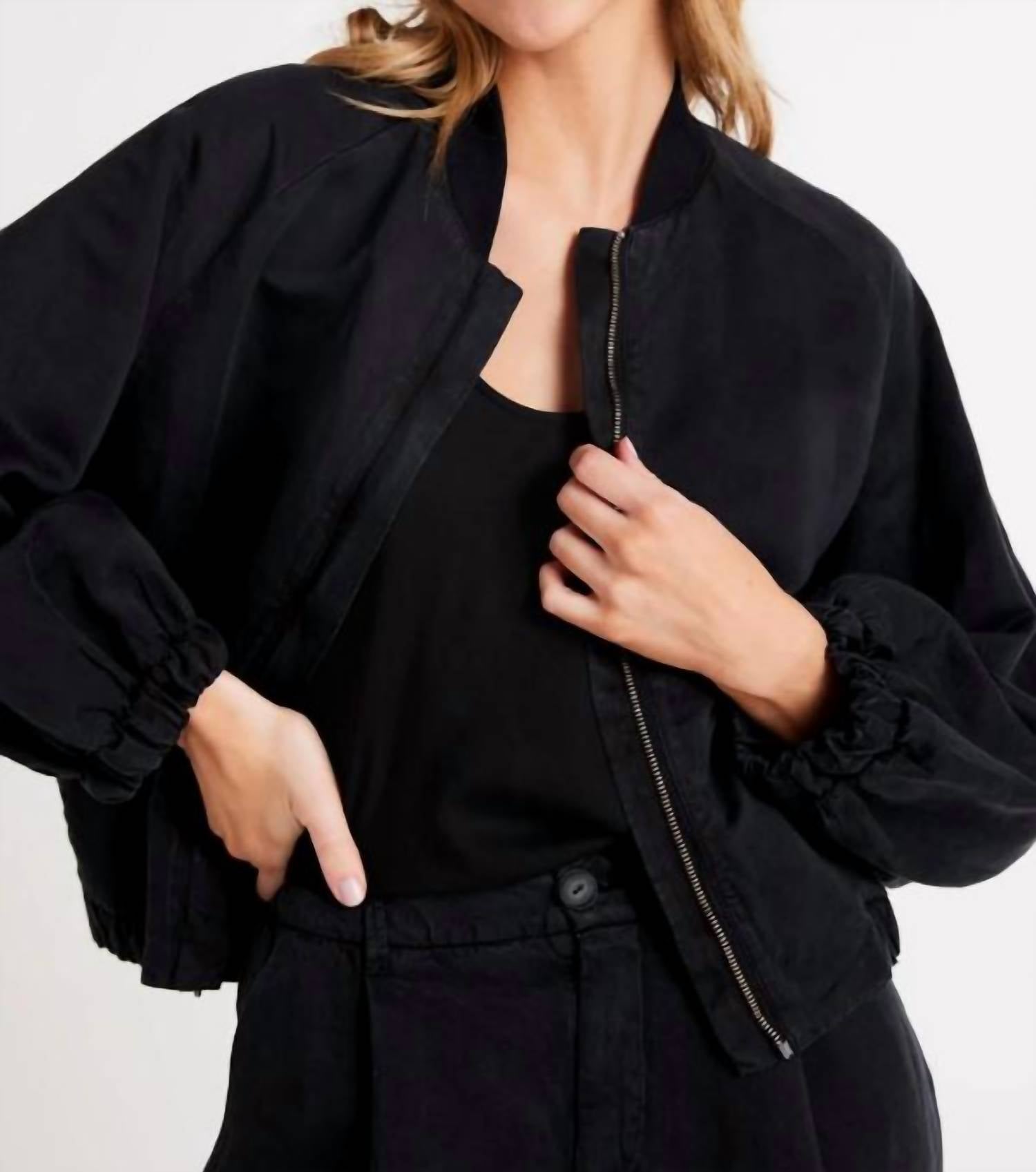 Куртка-бомбер Chloe Clean черного цвета Bella Dahl, Черный, Куртка-бомбер Chloe Clean черного цвета Bella Dahl
Куртка-бомбер Chloe Clean черного цвета Bella Dahl, Черный, Куртка-бомбер Chloe Clean черного цвета Bella Dahl