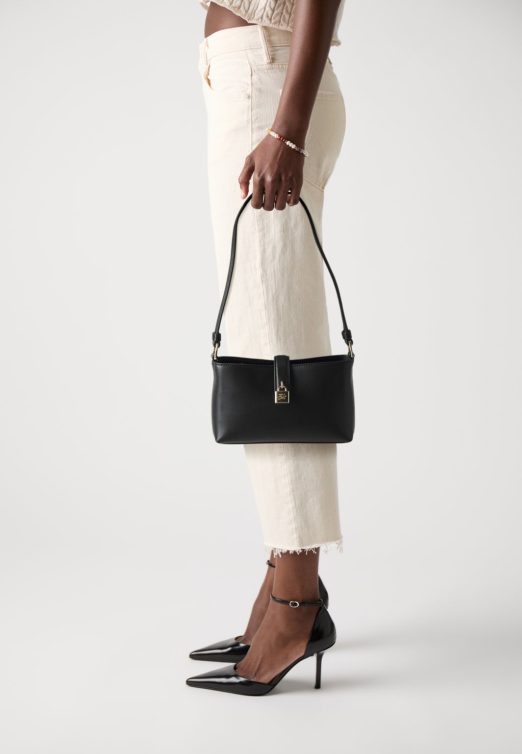 Сумка AUTOGRAPH PADLOCK POUCH KARL LAGERFELD, черный
Сумка AUTOGRAPH PADLOCK POUCH KARL LAGERFELD, черный