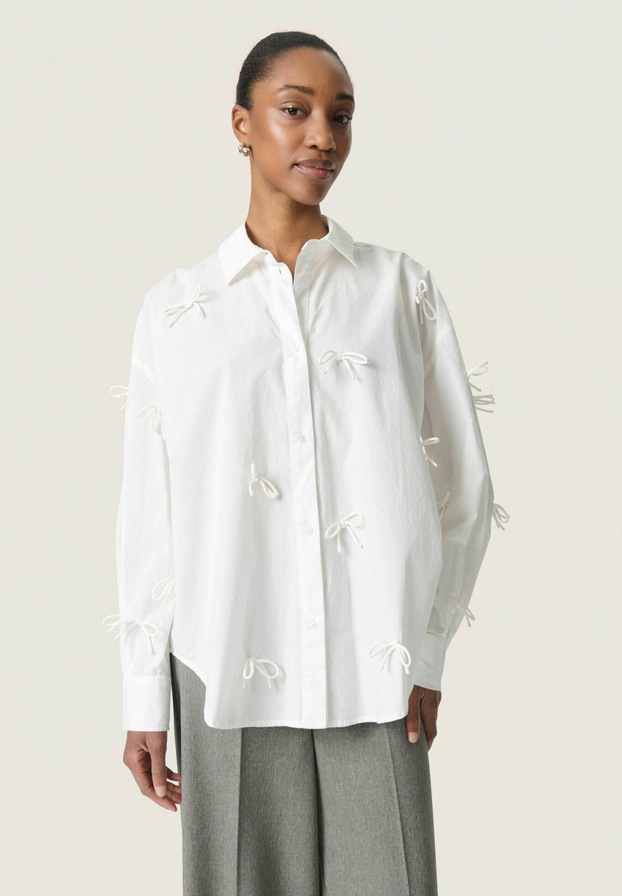 Блуза Soaked in Luxury SLJOA BOW SHIRT, Broken White/White
Блуза Soaked in Luxury SLJOA BOW SHIRT, Broken White/White