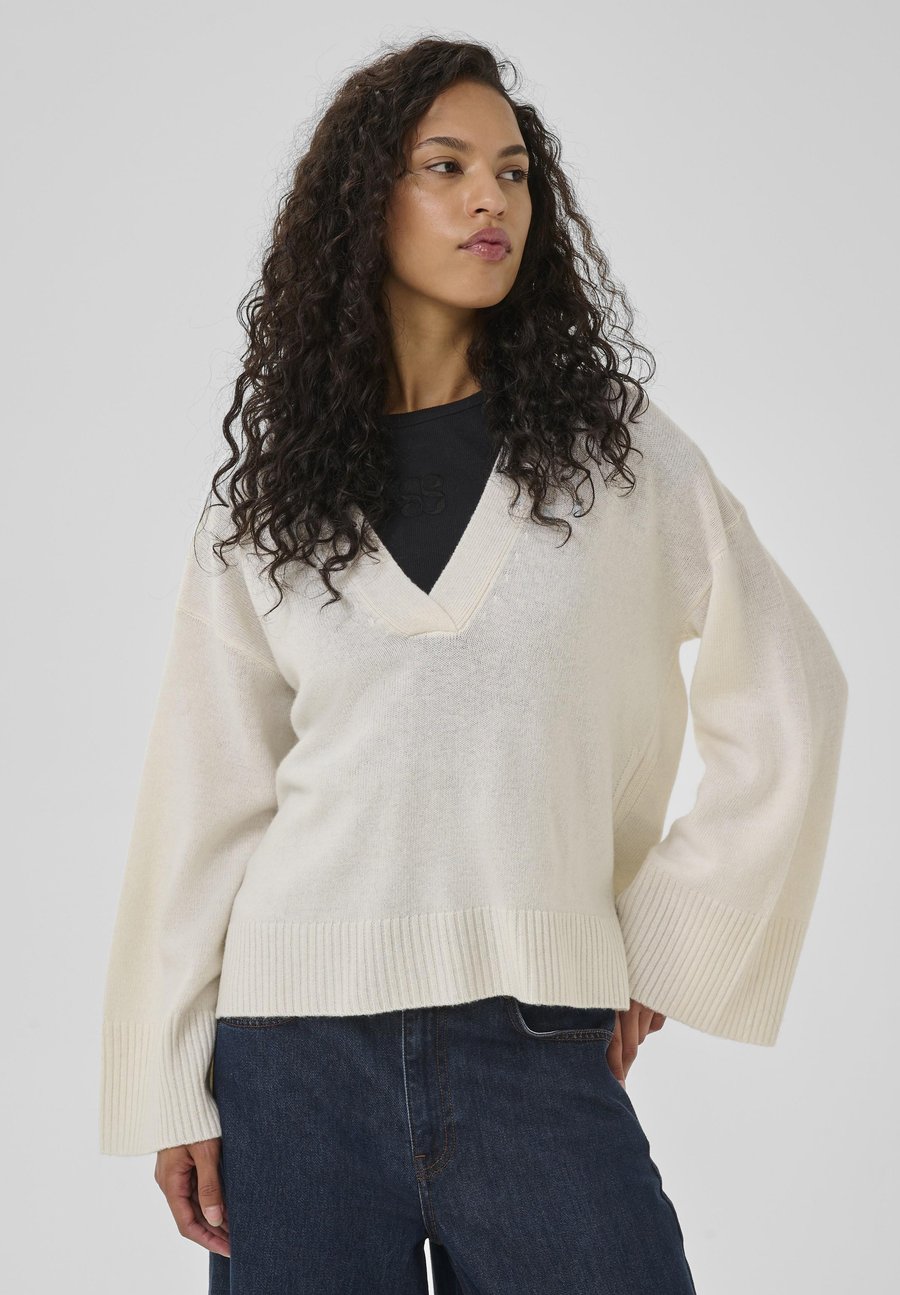 Джемпер My Essential Wardrobe HUXI V-NECK, Snow White/White
Джемпер My Essential Wardrobe HUXI V-NECK, Snow White/White