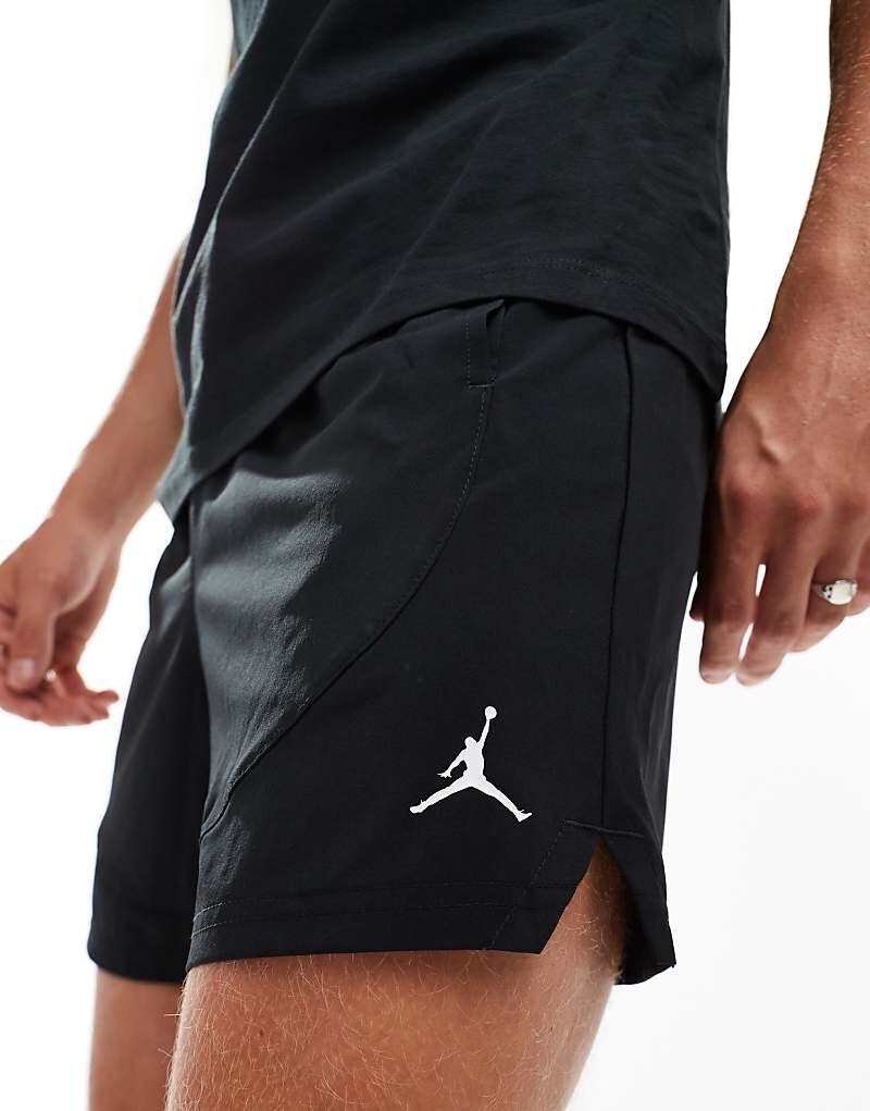 Jordan – Dri-Fit Sport – Шорты из черной ткани
Jordan – Dri-Fit Sport – Шорты из черной ткани