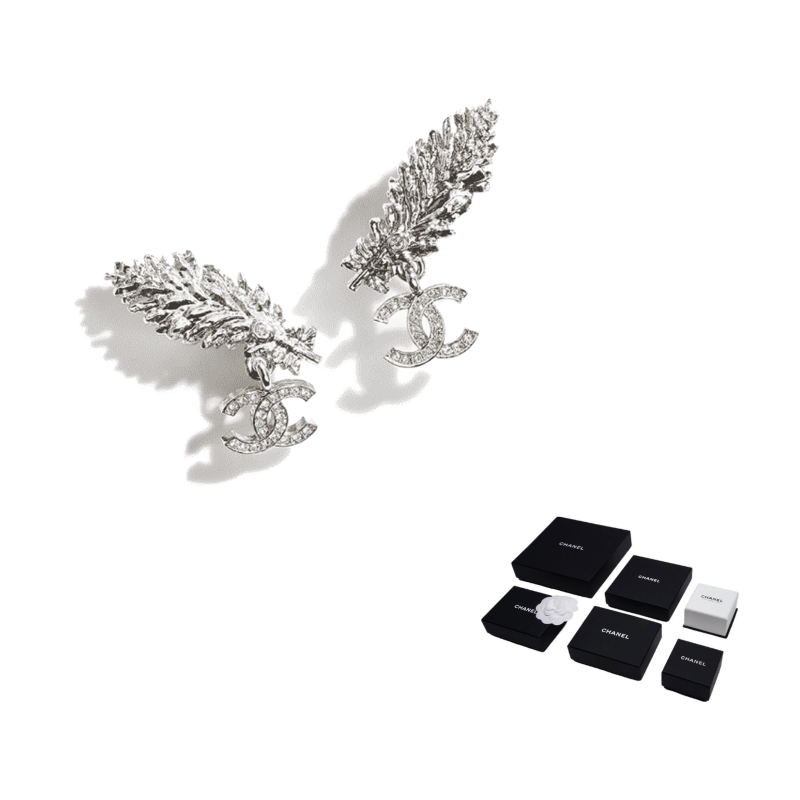 CHANEL Серебряные металлические серьги-гвоздики для женщин
CHANEL Серебряные металлические серьги-гвоздики для женщин