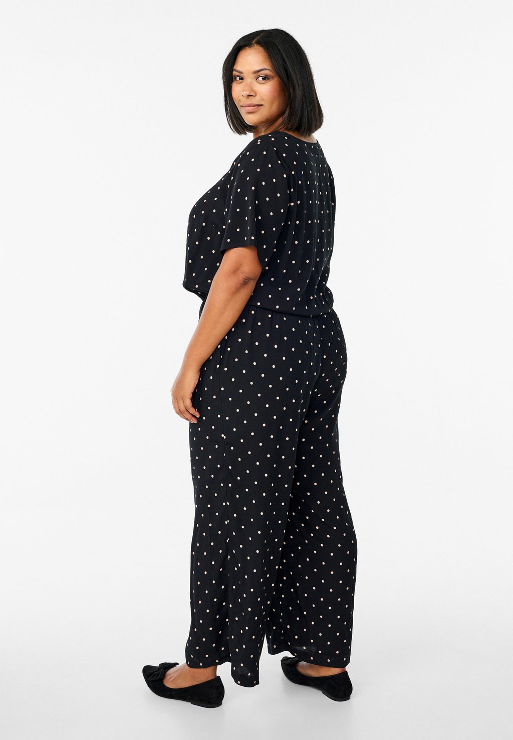 Комбинезон MIT PUNKTEN UND KURZEN ÄRMELN Zizzi, черный
Комбинезон MIT PUNKTEN UND KURZEN ÄRMELN Zizzi, черный