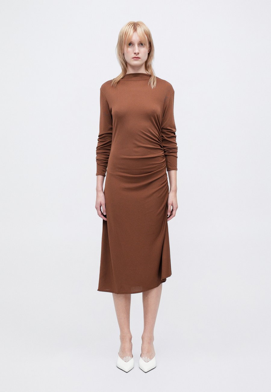 Платье Tiger of Sweden ALIZ, Bovini Brown/Brown
Платье Tiger of Sweden ALIZ, Bovini Brown/Brown