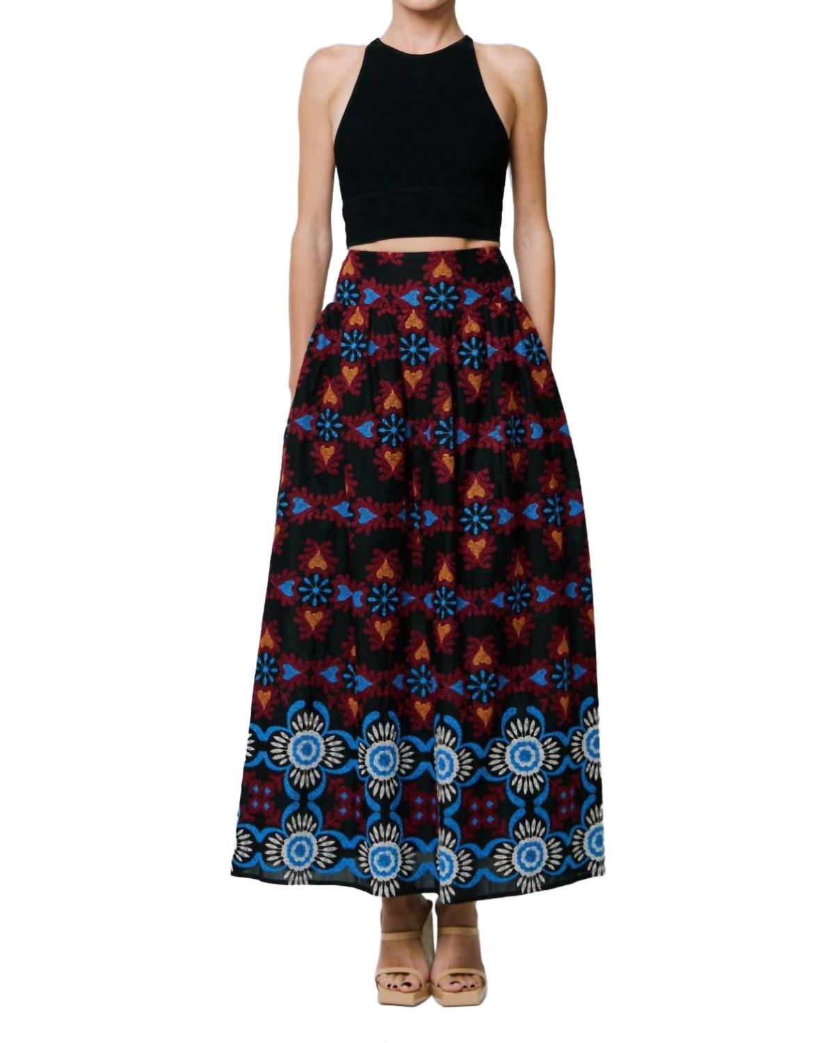 Юбка Emb в черном цвете CIEBON
Юбка Emb в черном цвете CIEBON