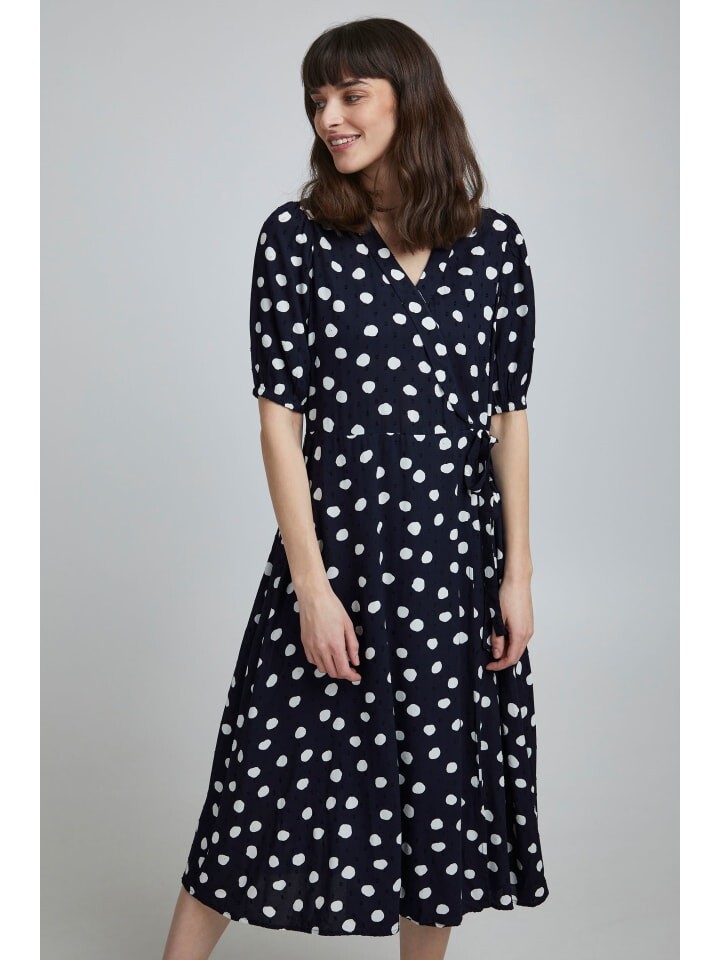 Короткое платье Fransa Blusenkleid FRFANEMMA 2 Dress - 20610398 Blusenkleid mit Bindeband, синий
Короткое платье Fransa Blusenkleid FRFANEMMA 2 Dress - 20610398 Blusenkleid mit Bindeband, синий