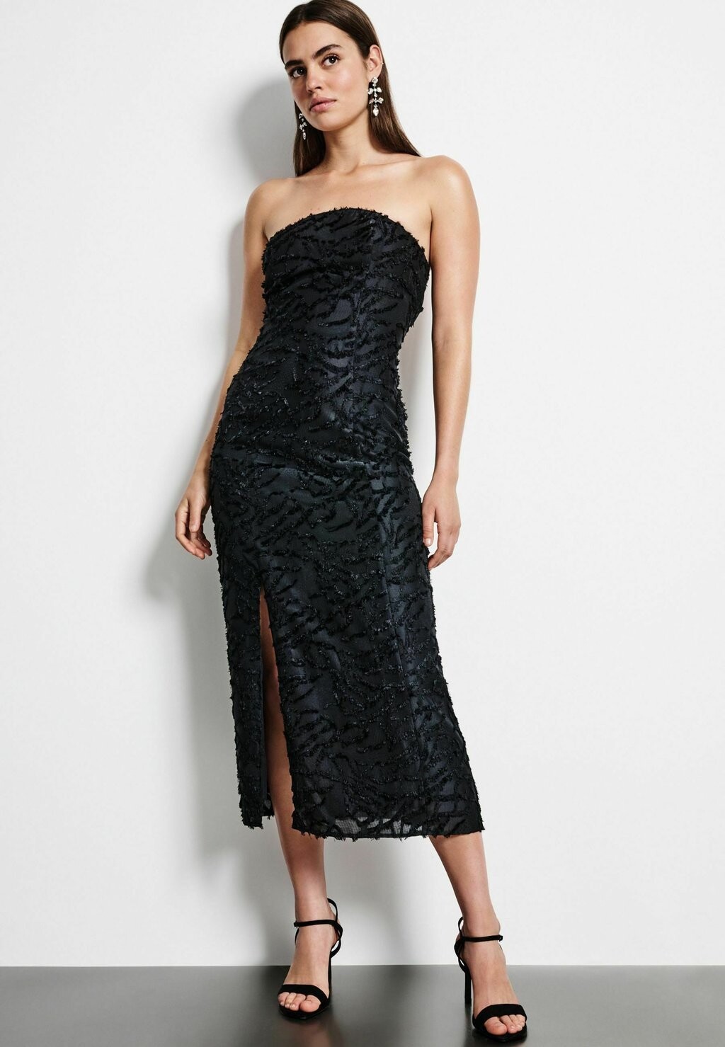 Коктейльное платье / Вечернее платье 3D MIDI Next, черный
Коктейльное платье / Вечернее платье 3D MIDI Next, черный
