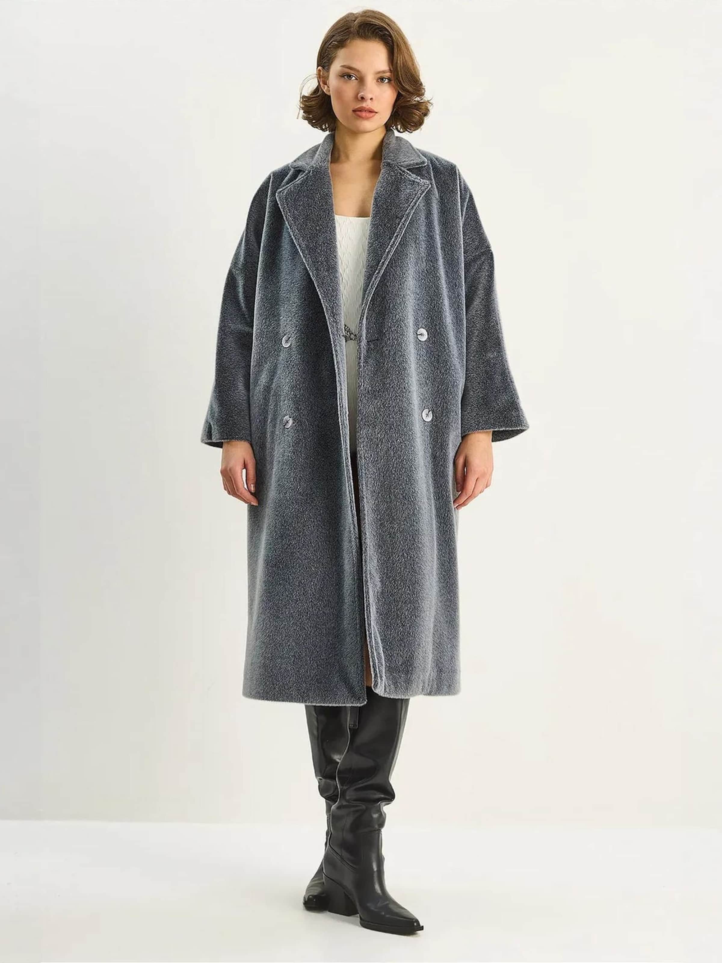 Bianco Lucci Межсезонное пальто в темно-сером цвете
Bianco Lucci Межсезонное пальто в темно-сером цвете