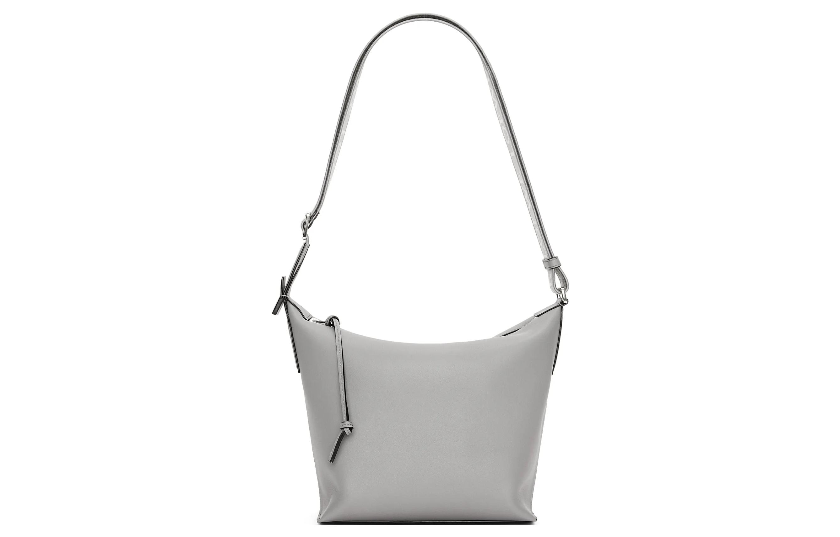 Кроссбоди Cubi LOEWE, basic set (bag+dust bag)
Кроссбоди Cubi LOEWE, basic set (bag+dust bag)