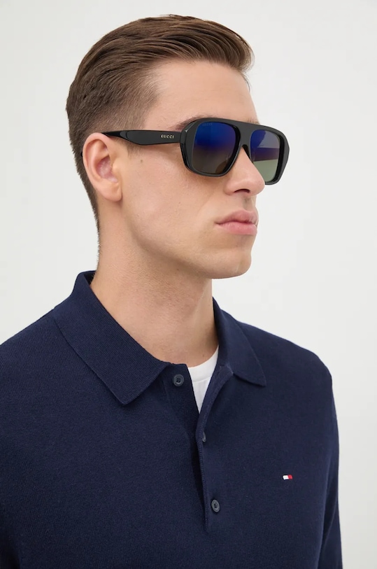 Солнцезащитные очки Gucci, черный
Солнцезащитные очки Gucci, черный