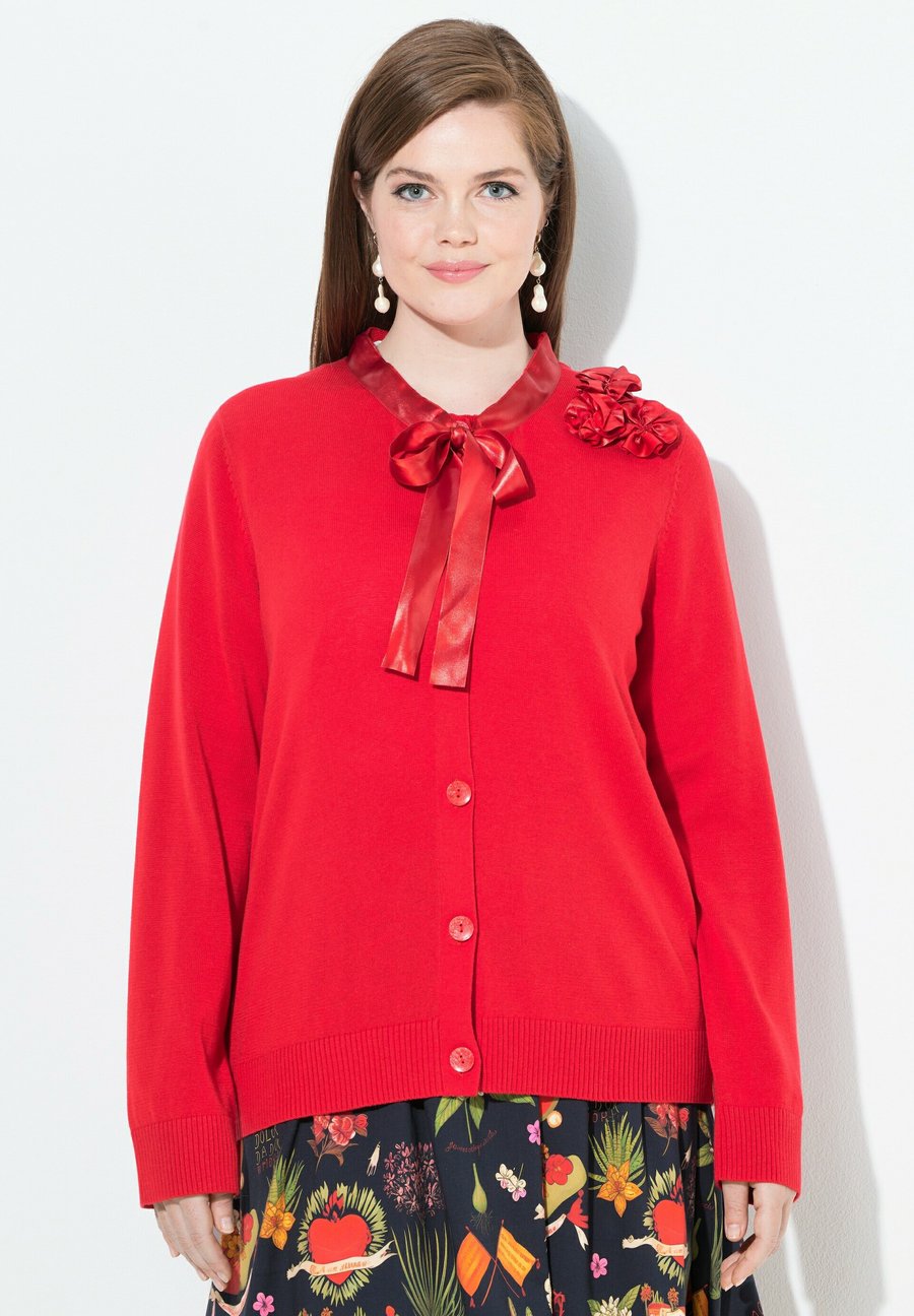 Кардиган Ulla Popken FLOWER LONG SLEEVE, Salsa/Red
Кардиган Ulla Popken FLOWER LONG SLEEVE, Salsa/Red