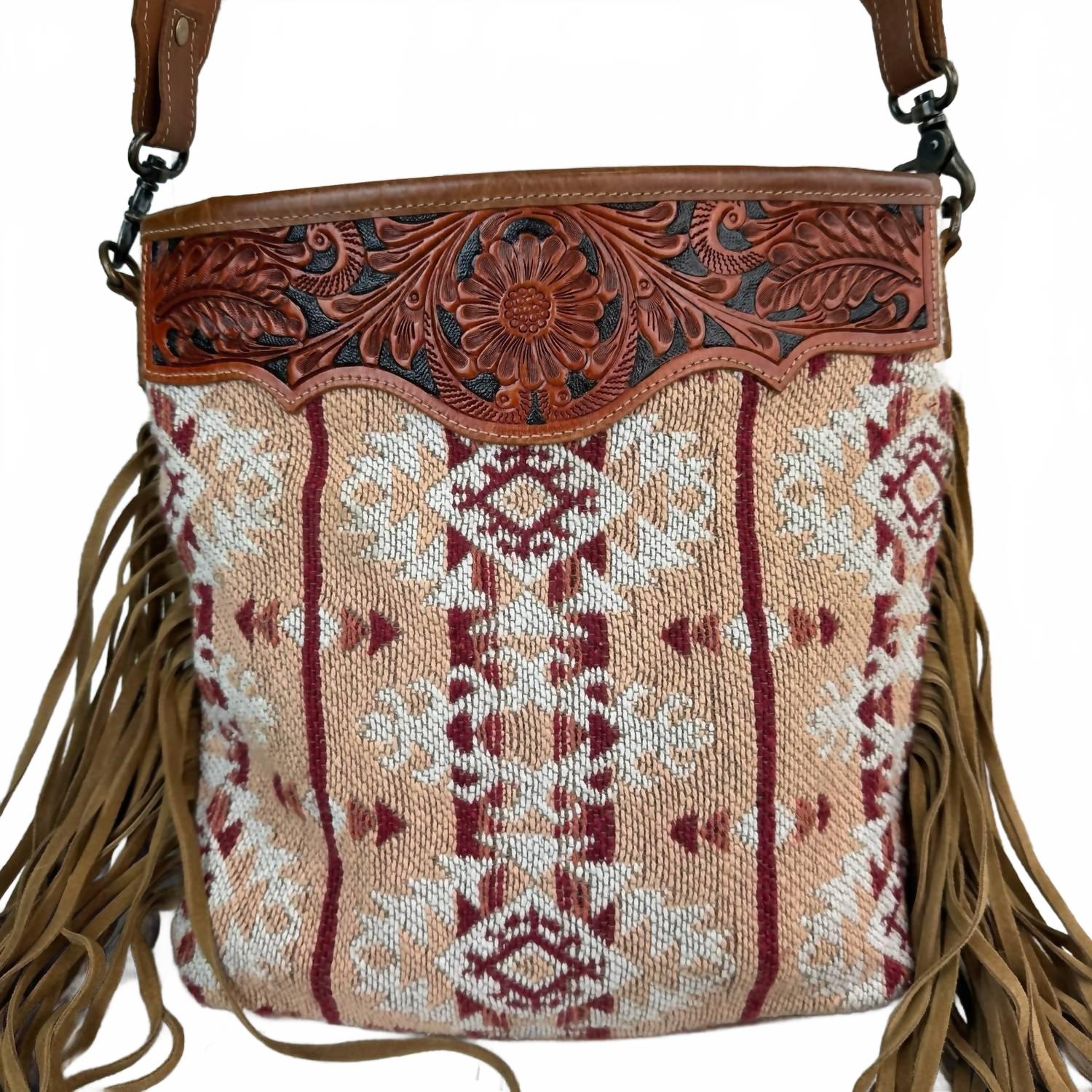 Myra Bags Женская сумка Mojave Paisley с бахромой, коричневого цвета
Myra Bags Женская сумка Mojave Paisley с бахромой, коричневого цвета
