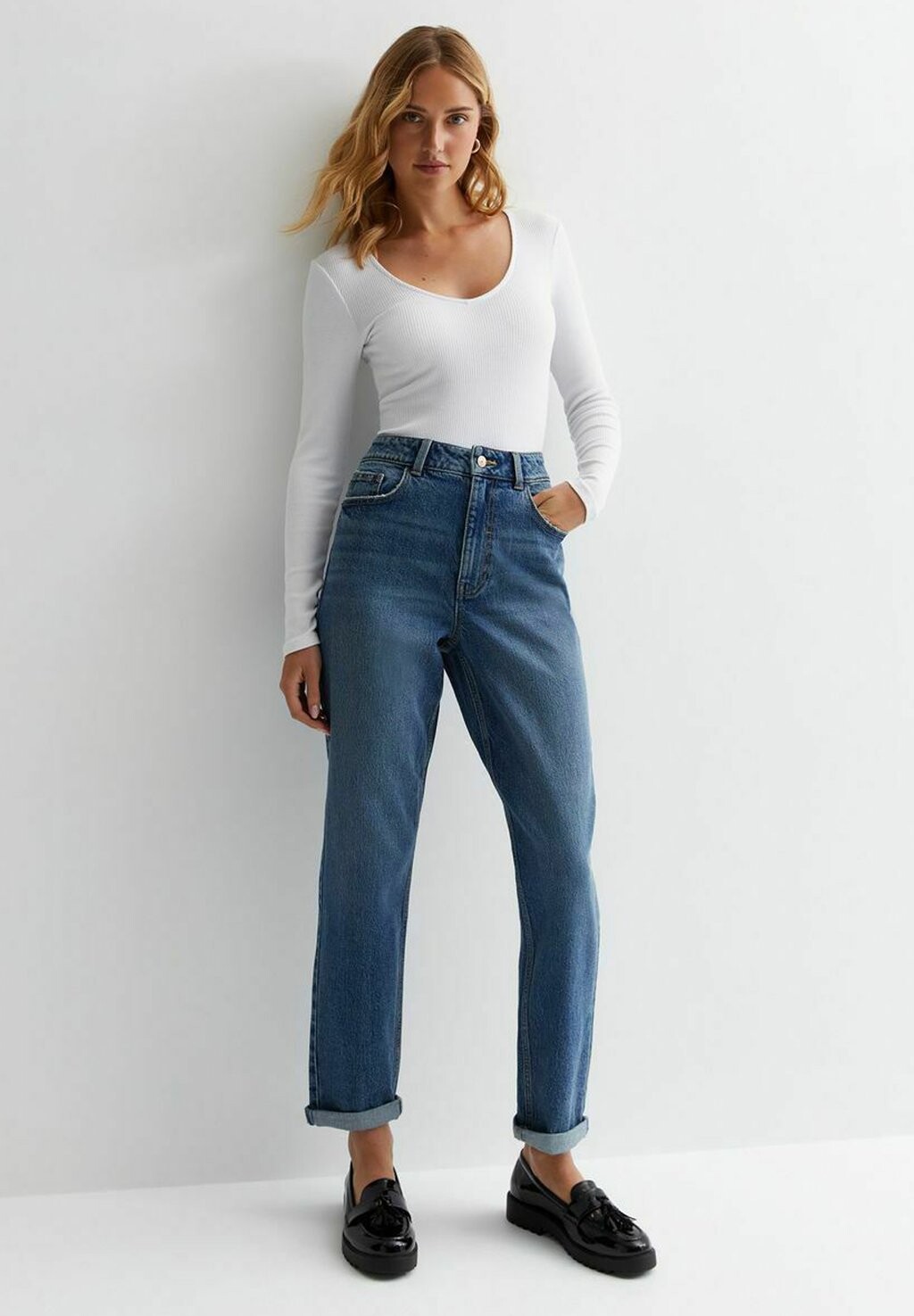 Джинсы зауженного кроя TINTED HIGH WAIST TORI MOM New Look, синий 
Джинсы зауженного кроя TINTED HIGH WAIST TORI MOM New Look, синий