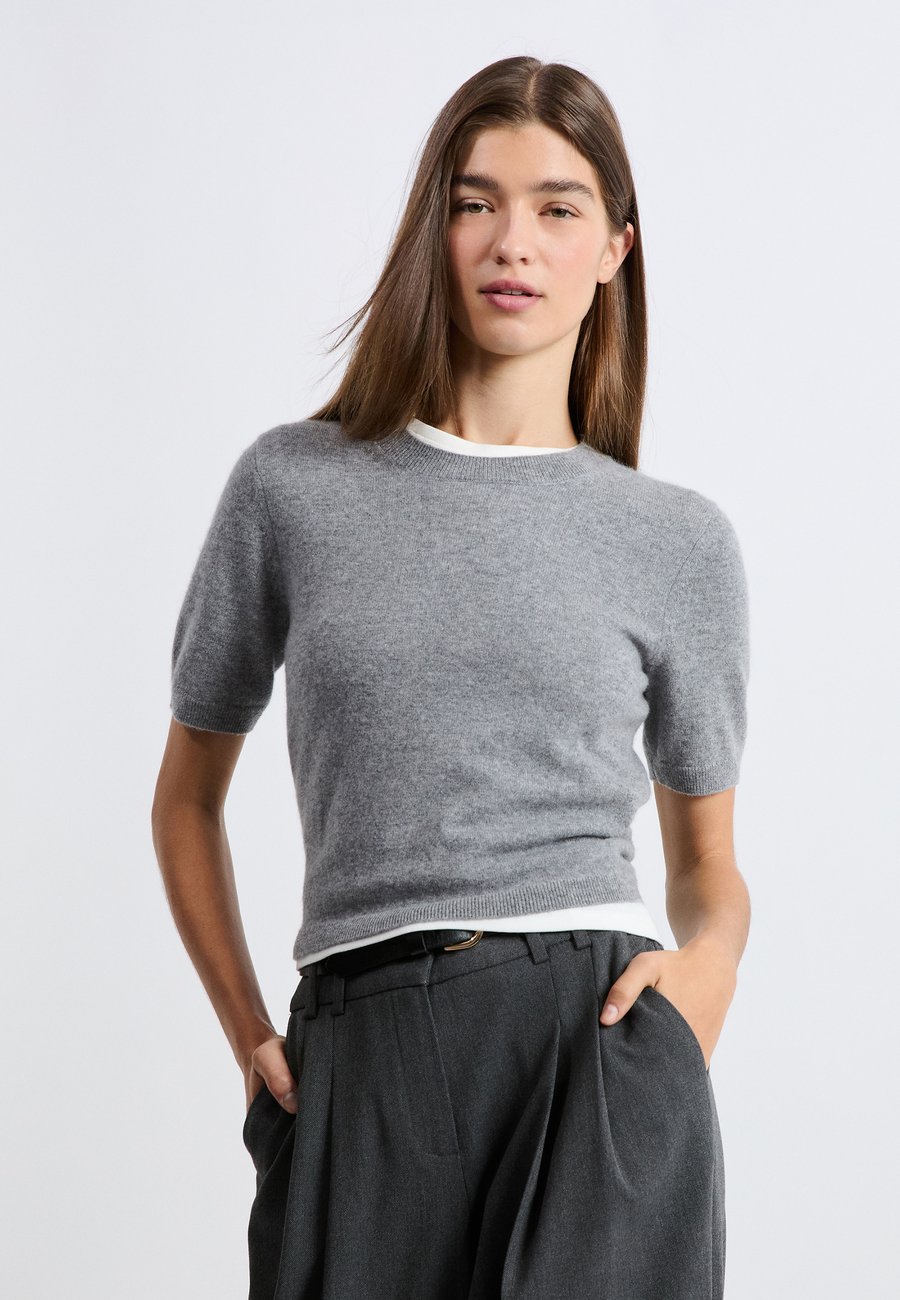 Футболка Etam LOUISE, Light Grey
Футболка Etam LOUISE, Light Grey