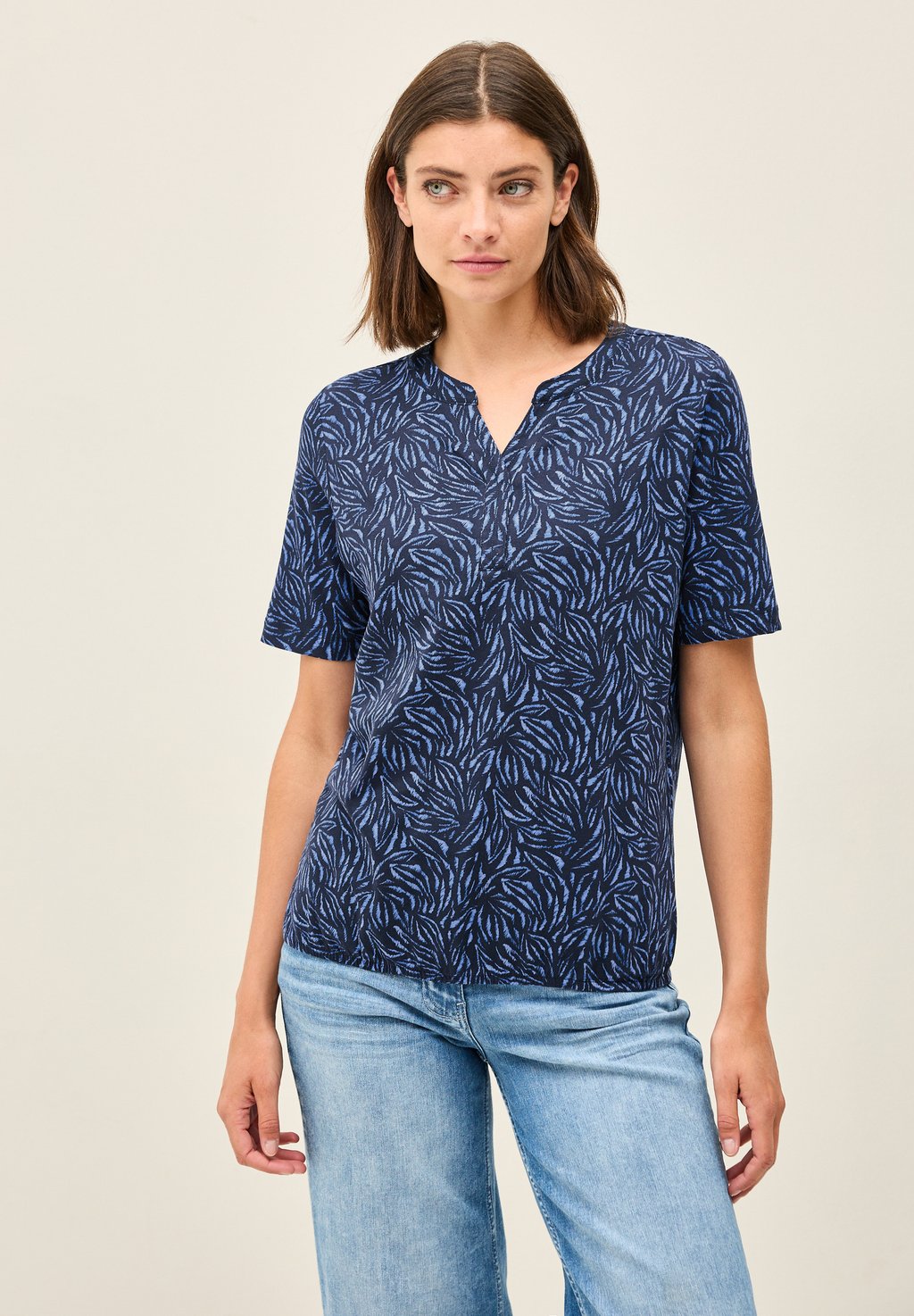 Футболка с принтом LOOK Cecil, темно-синий
Футболка с принтом LOOK Cecil, темно-синий