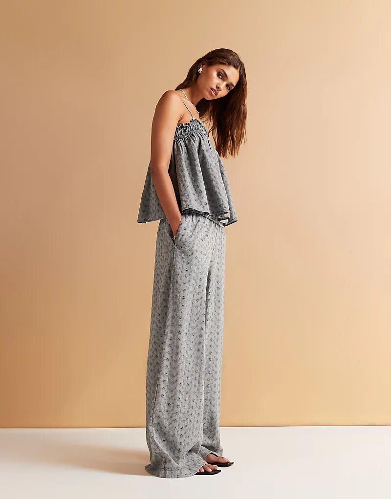 Широкие брюки-бродери ASOS DESIGN со сборками на талии, цвет: серый 
Широкие брюки-бродери ASOS DESIGN со сборками на талии, цвет: серый