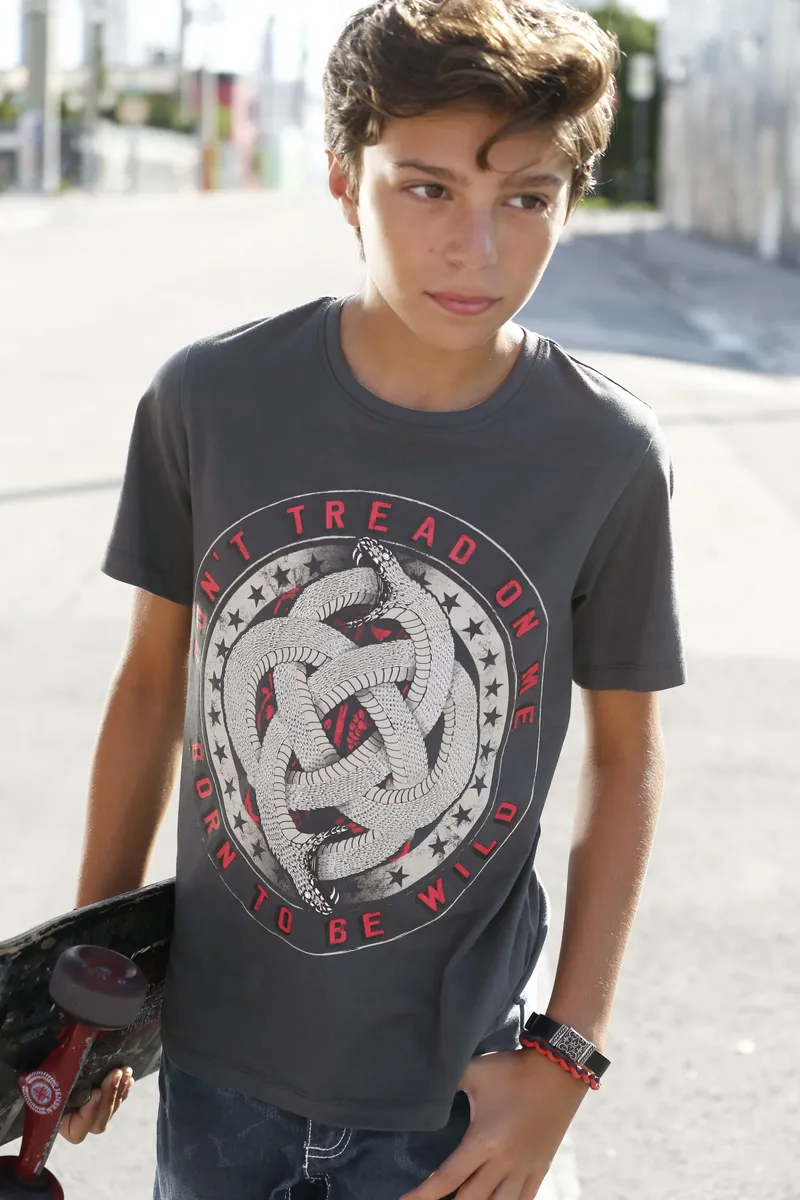 KIDSWORLD Футболка со змеиным принтом, антрацит, Черный, KIDSWORLD Футболка со змеиным принтом, антрацит
KIDSWORLD Футболка со змеиным принтом, антрацит, Черный, KIDSWORLD Футболка со змеиным принтом, антрацит