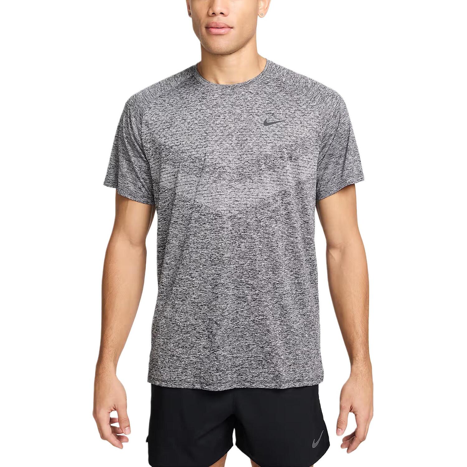 Мужская футболка для бега Stride Dri FIT Adv с короткими рукавами Nike, темно-серый
Мужская футболка для бега Stride Dri FIT Adv с короткими рукавами Nike, темно-серый