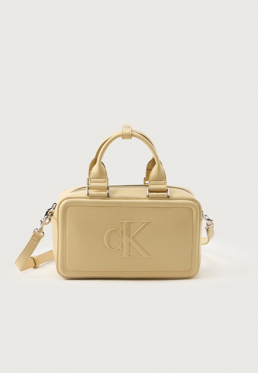 Сумка Calvin Klein BOLD ELONGATED MINI TOTE, Parsnip/Light Yellow
Сумка Calvin Klein BOLD ELONGATED MINI TOTE, Parsnip/Light Yellow