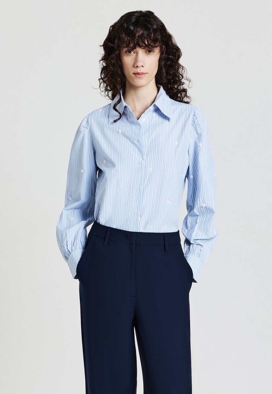 Блуза Calliope Button-down blouse, Var Celeste Chiaro/Light Blue
Блуза Calliope Button-down blouse, Var Celeste Chiaro/Light Blue