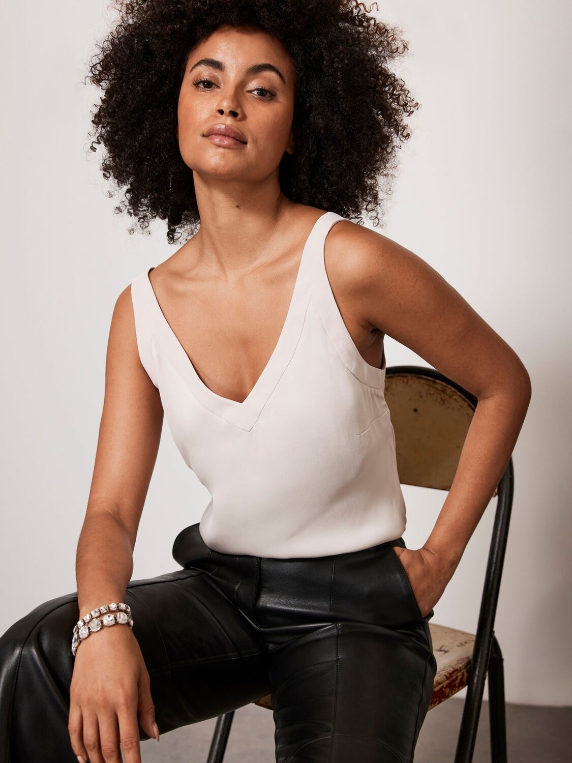 Атласный топ на бретельках Mint Velvet, крем
Атласный топ на бретельках Mint Velvet, крем