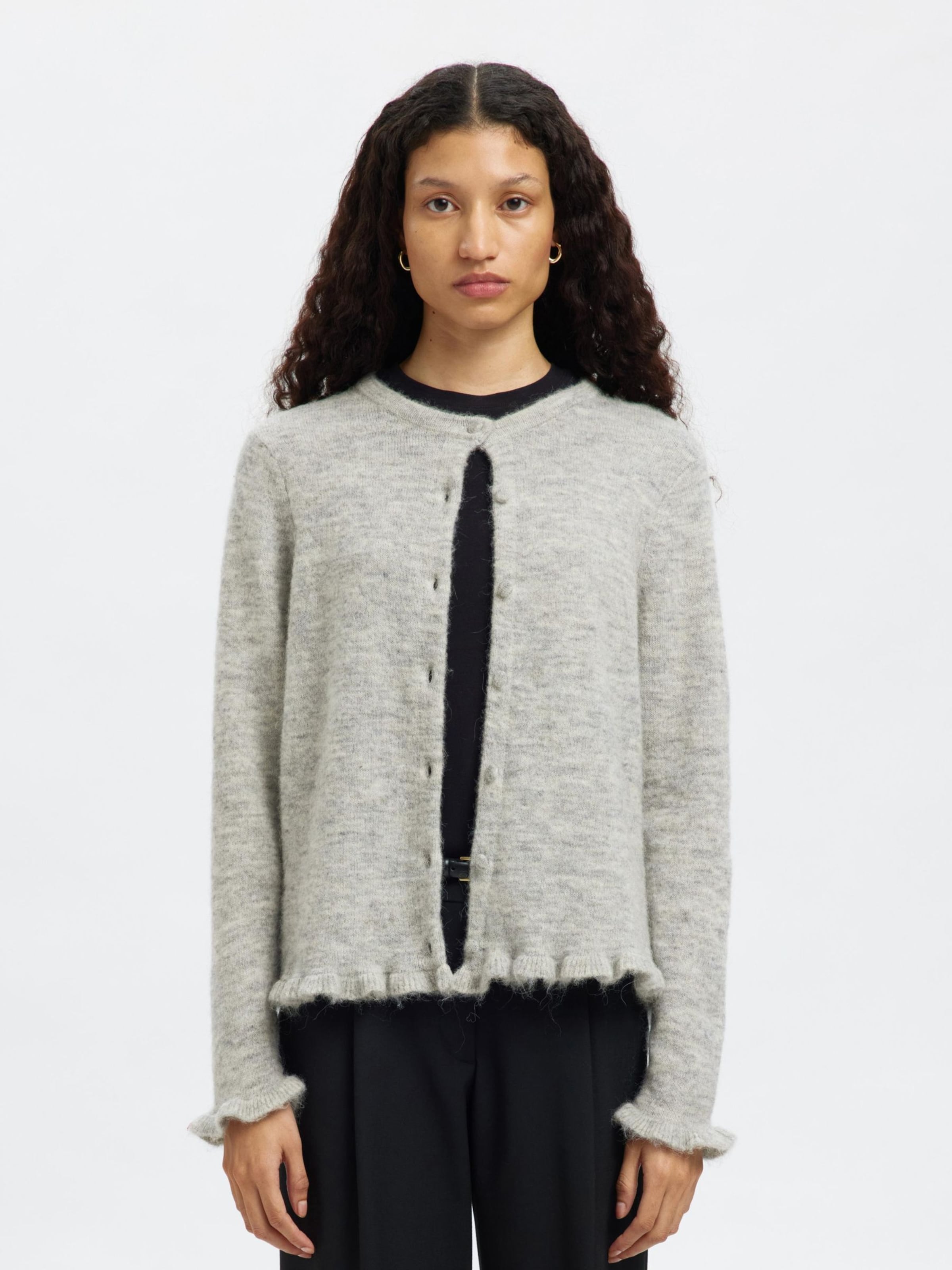 SELECTED Вязаный кардиган в сером цвете
SELECTED Вязаный кардиган в сером цвете