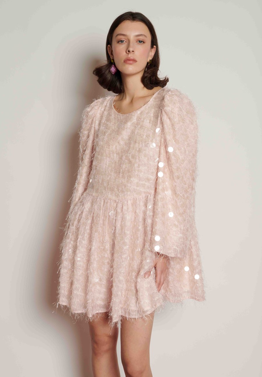 Платье Sister Jane TEESE SEQUIN, Pink/Light Pink
Платье Sister Jane TEESE SEQUIN, Pink/Light Pink