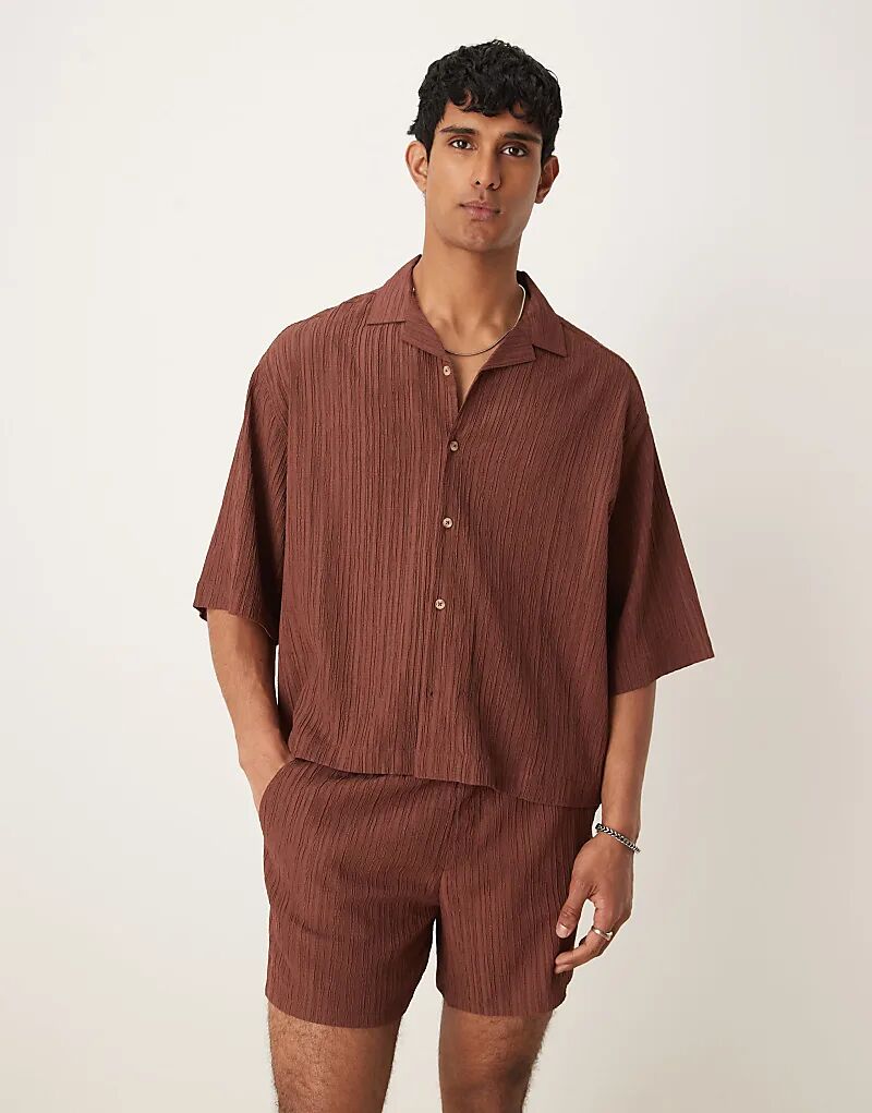 Текстурированная свободная рубашка ASOS DESIGN коричневого цвета с воротником-стойкой — часть комплекта 
Текстурированная свободная рубашка ASOS DESIGN коричневого цвета с воротником-стойкой — часть комплекта