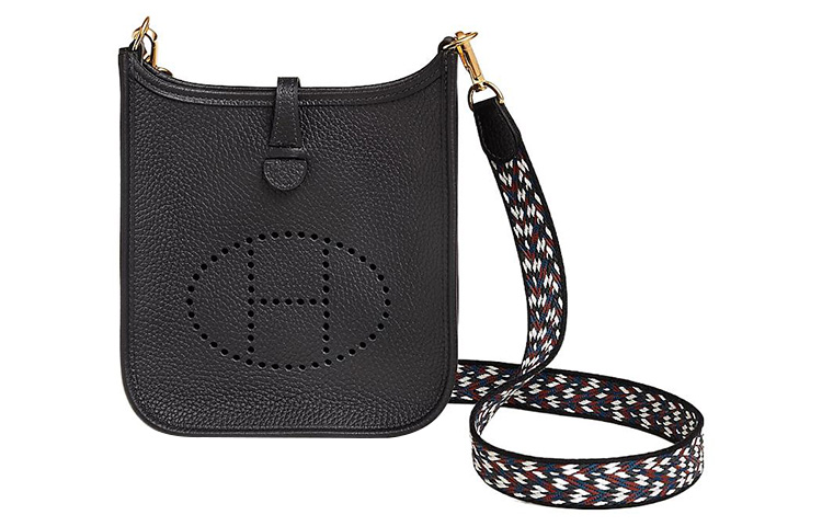 Сумка через плечо Evelyne Clemence Bullock кожаная женская черная HERMES
Сумка через плечо Evelyne Clemence Bullock кожаная женская черная HERMES