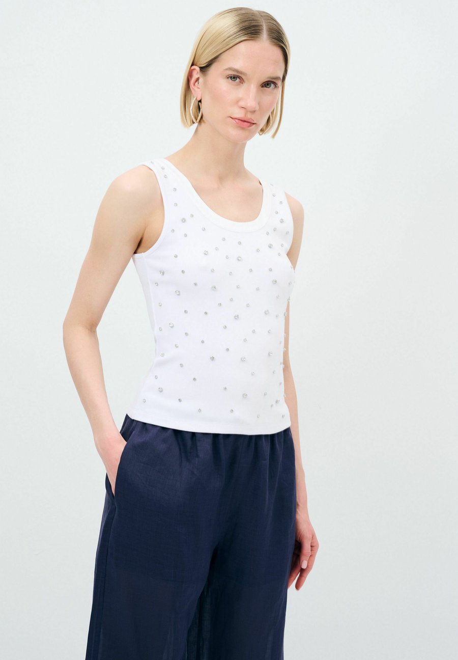 Топ adL EMBELLISHED ATHLETE, White
Топ adL EMBELLISHED ATHLETE, White